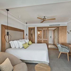 Pokój typu deluxe z łóżkiem king-size i z widokiem na plażę